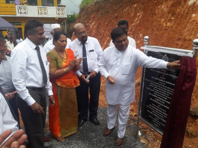 නව තෙමහල් ගොඩනැගිල්ල සඳහා මුල්ගල තැබීම
